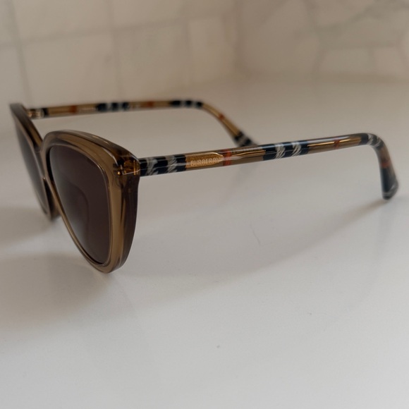 Burberry Beige Cat-Eye Sunglasses main image 6